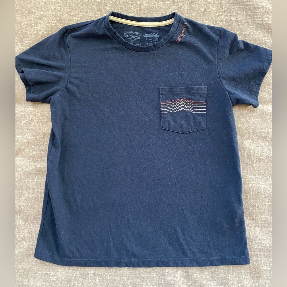 Patagonia women’s Ridge Rise pocket t-shirt. Size medium. Worn once.